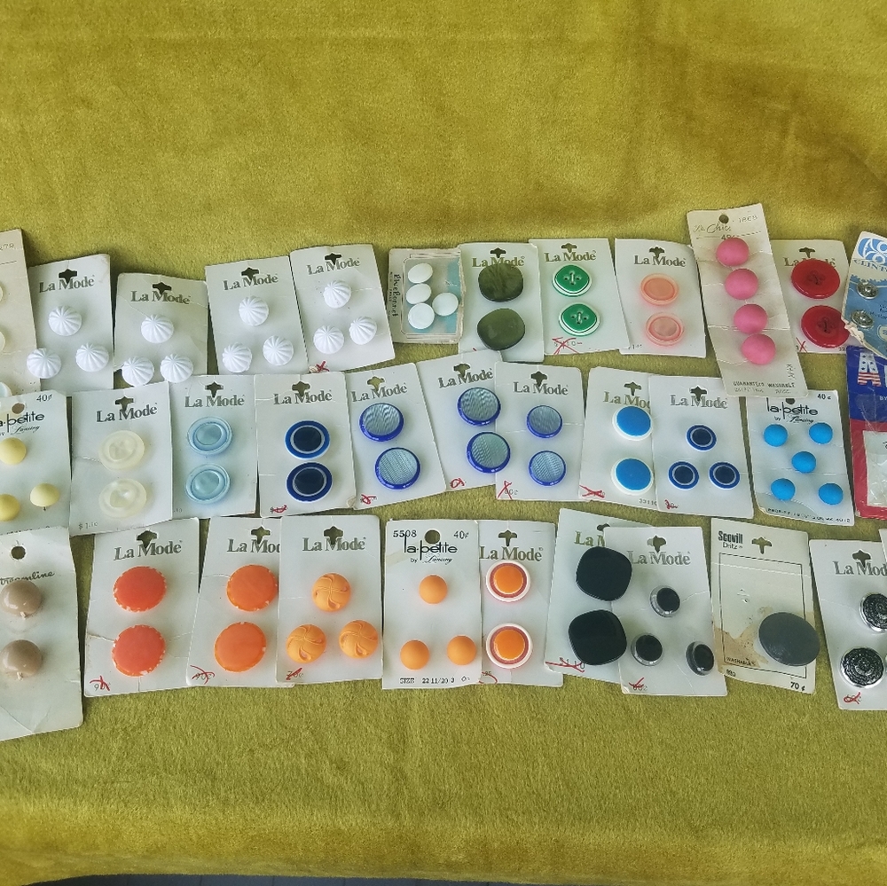 Vintage New Old Stock Buttons Lot 36 Vtg La Mode & More